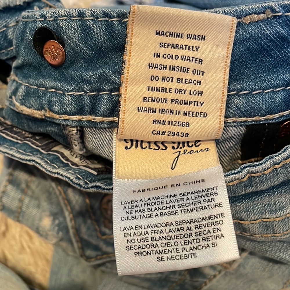 Miss Me Signature Crop Distressed Light Wash Low-Rise Size 29 - Picture 12 of 15